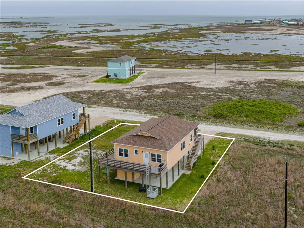 11 Bayview Loop Rockport, TX 78382