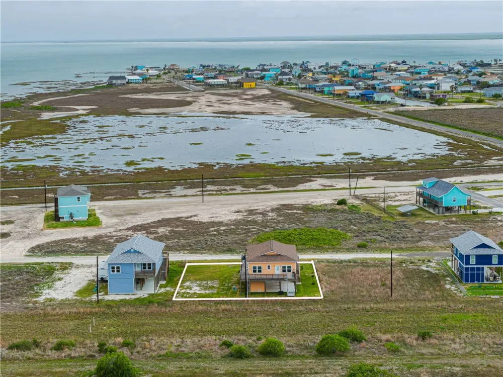 11 Bayview Loop Rockport, TX 78382