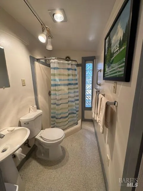 917 Saracen Road Santa Rosa, CA 95401
