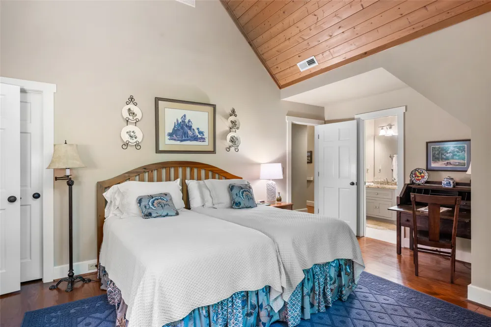 575 Seminole Way Lake Toxaway, NC 28747