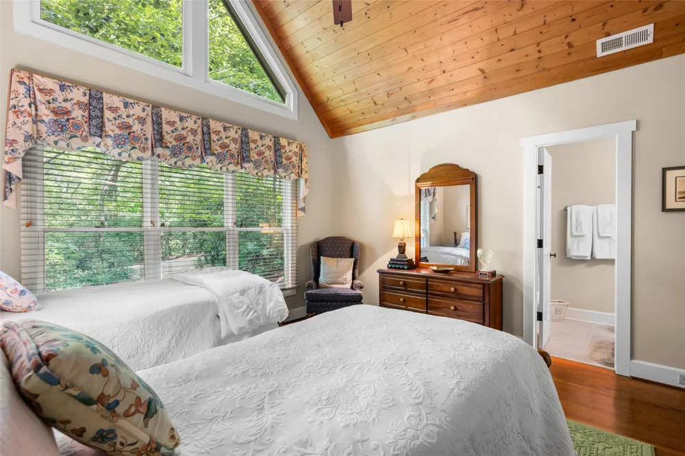 575 Seminole Way Lake Toxaway, NC 28747