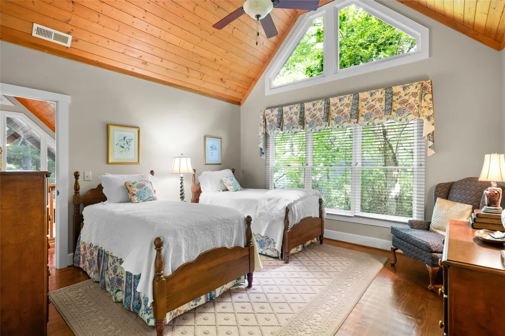 575 Seminole Way Lake Toxaway, NC 28747