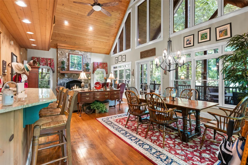 575 Seminole Way Lake Toxaway, NC 28747