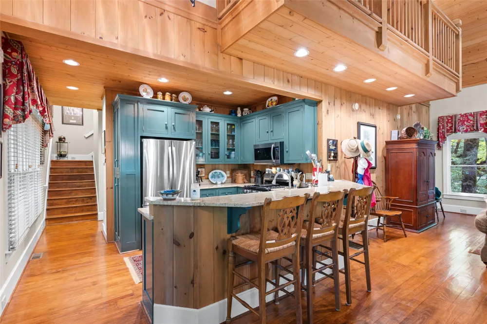 575 Seminole Way Lake Toxaway, NC 28747