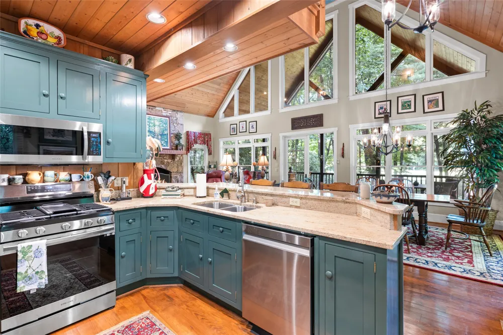 575 Seminole Way Lake Toxaway, NC 28747