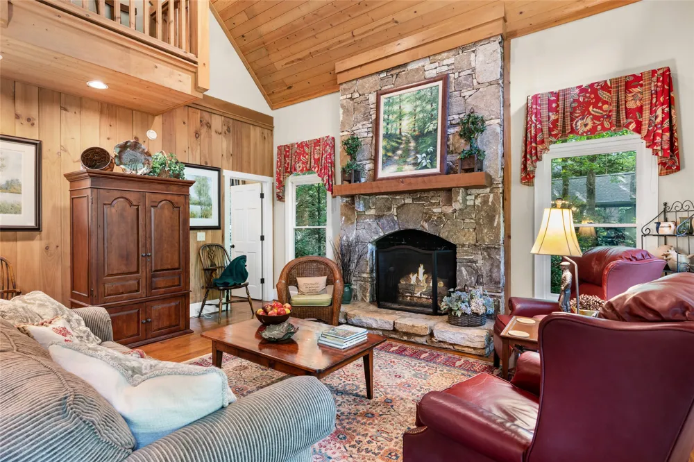 575 Seminole Way Lake Toxaway, NC 28747