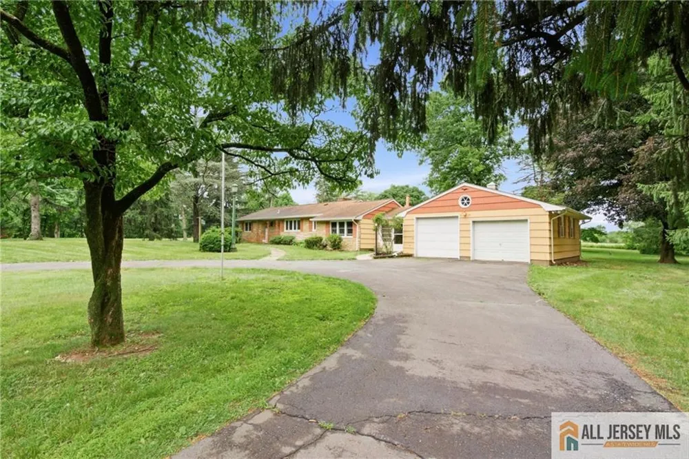 44 Burnt Hill Road Montgomery, NJ 08558
