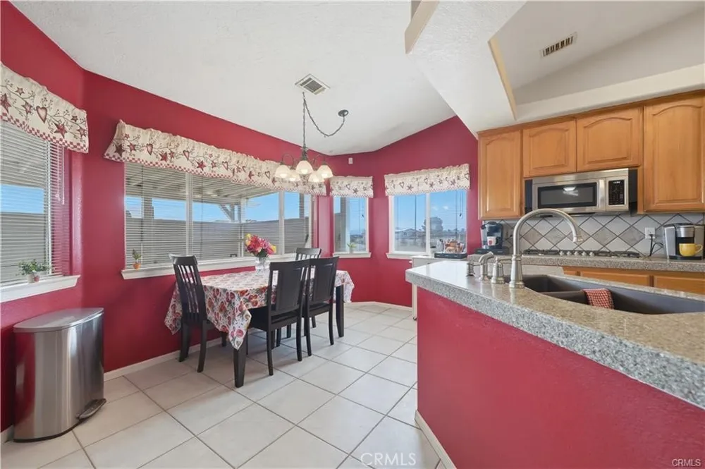 12035 Barbet Phelan, CA 92371
