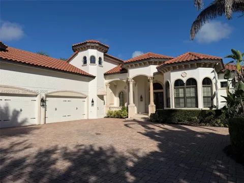 9819 GROSVENOR POINTE CIR
