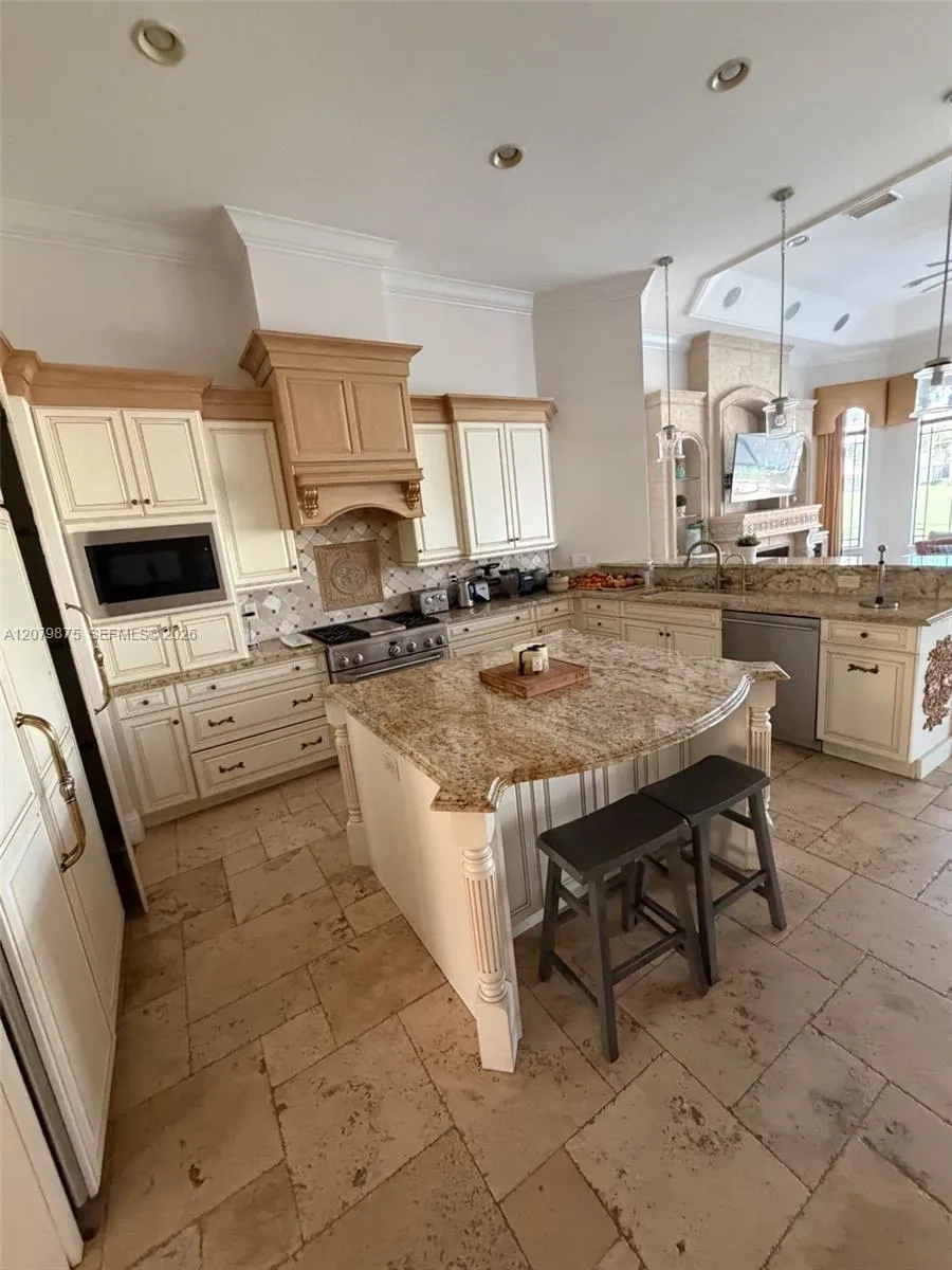 9819 GROSVENOR POINTE CIR Orlando, FL 34786