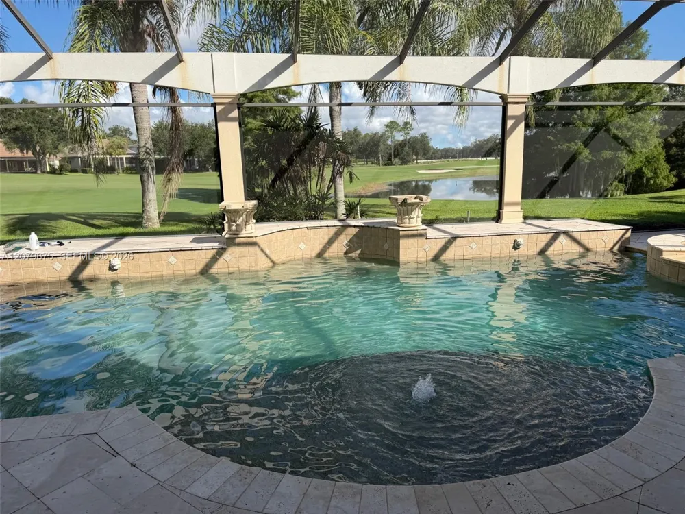9819 GROSVENOR POINTE CIR Orlando, FL 34786