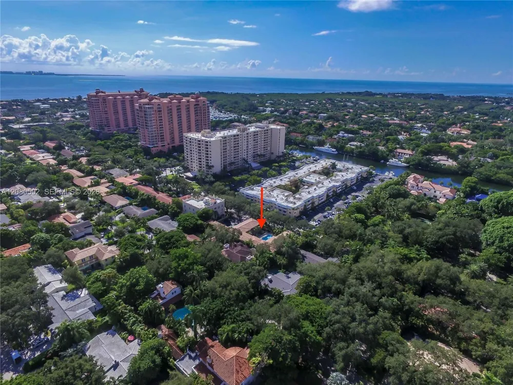 125 Edgewater Dr #12A Coral Gables, FL 33133