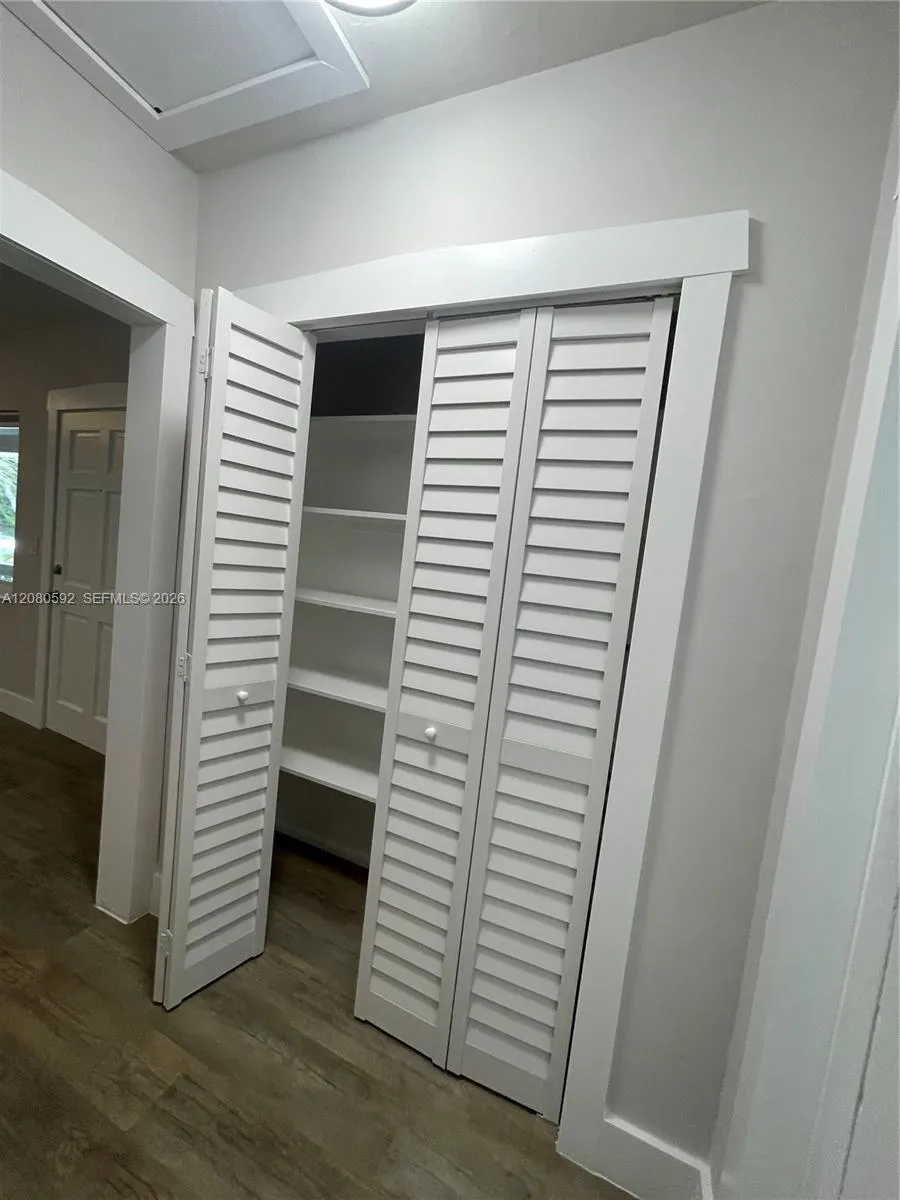 125 Edgewater Dr #12A Coral Gables, FL 33133