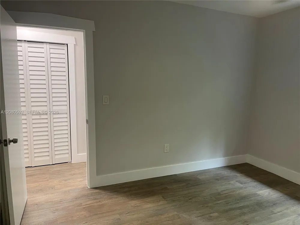 125 Edgewater Dr #12A Coral Gables, FL 33133