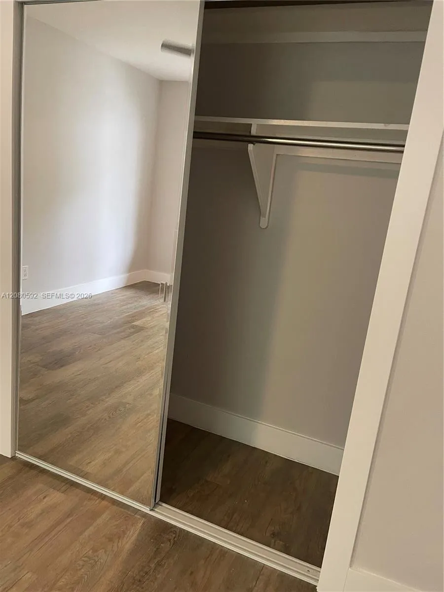 125 Edgewater Dr #12A Coral Gables, FL 33133