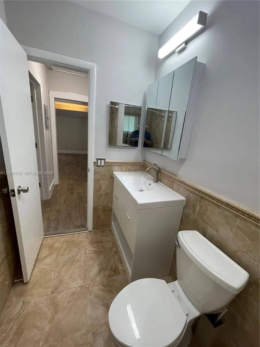 125 Edgewater Dr #12A Coral Gables, FL 33133