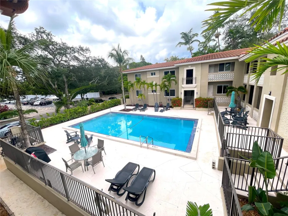125 Edgewater Dr #12A Coral Gables, FL 33133