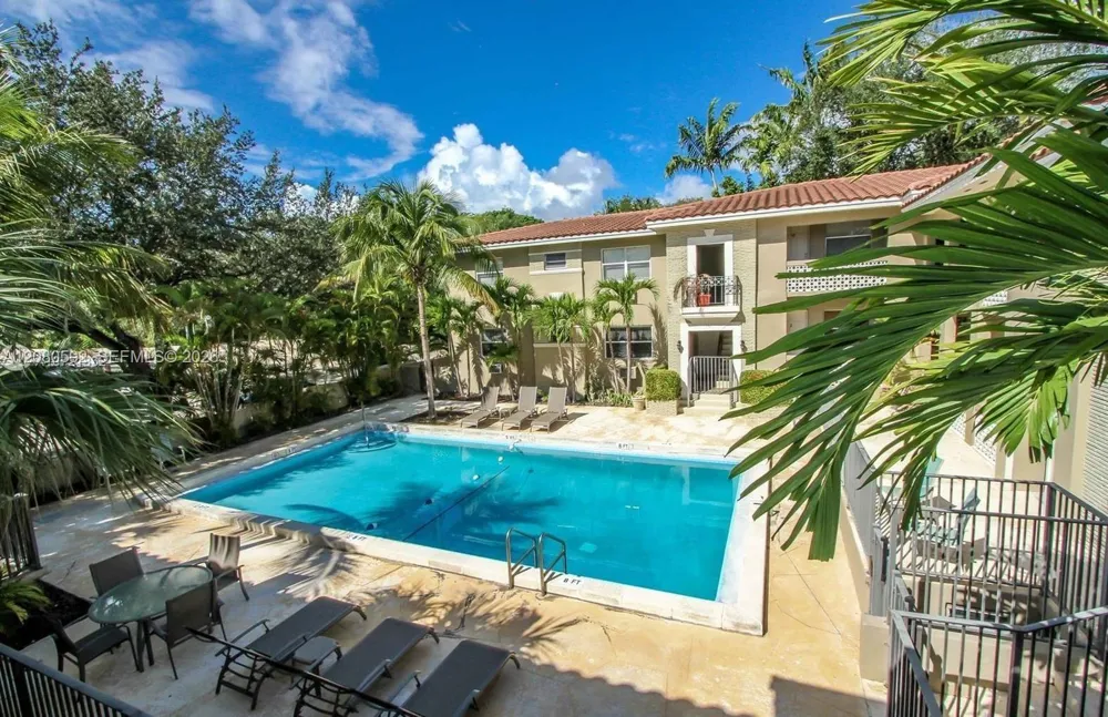 125 Edgewater Dr #12A Coral Gables, FL 33133