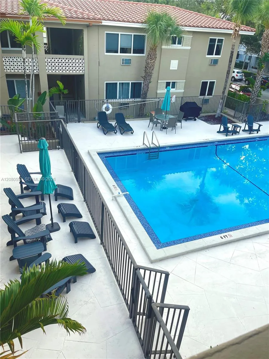 125 Edgewater Dr #12A Coral Gables, FL 33133