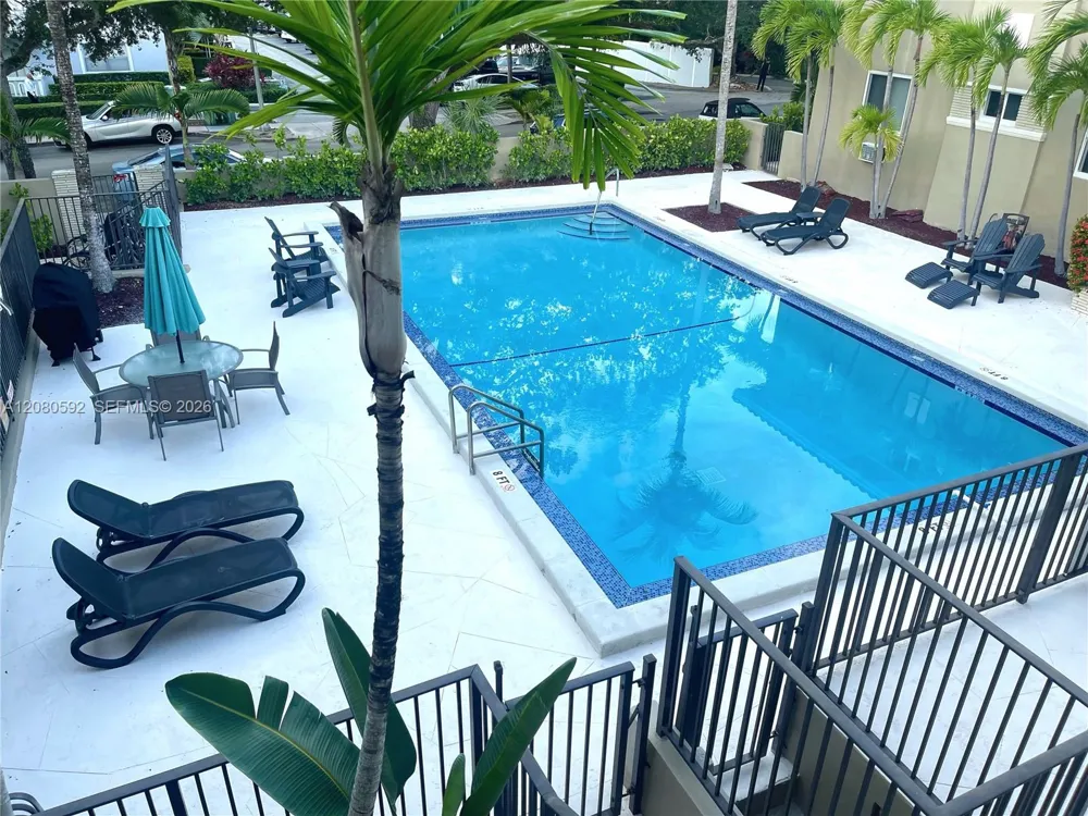 125 Edgewater Dr #12A Coral Gables, FL 33133