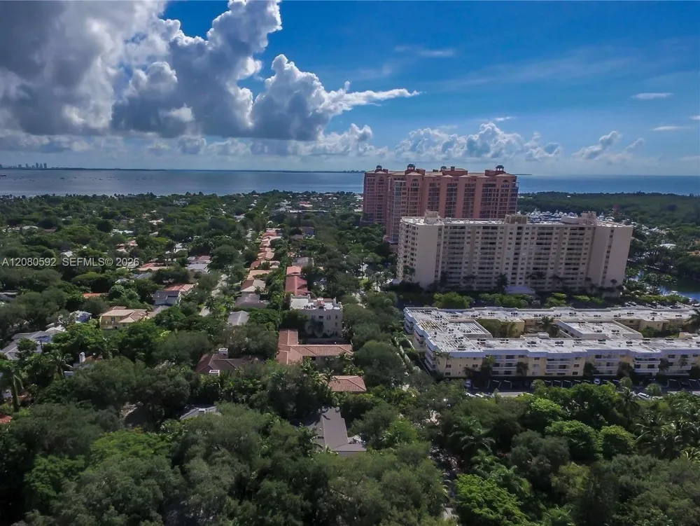 125 Edgewater Dr #12A Coral Gables, FL 33133