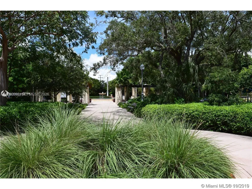 125 Edgewater Dr #12A Coral Gables, FL 33133