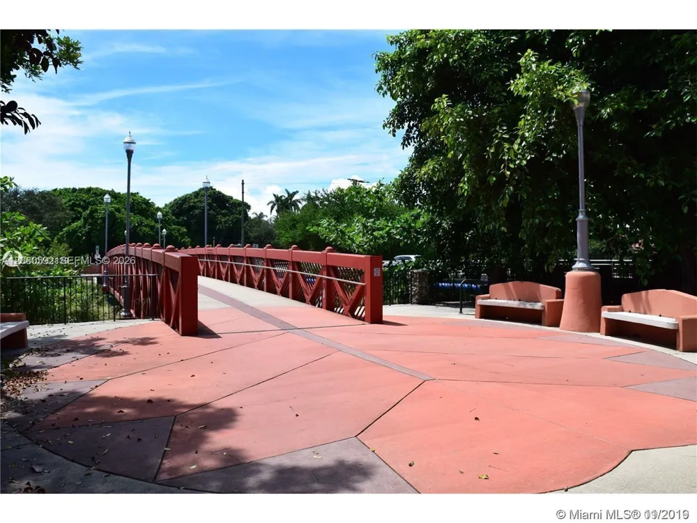125 Edgewater Dr #12A Coral Gables, FL 33133