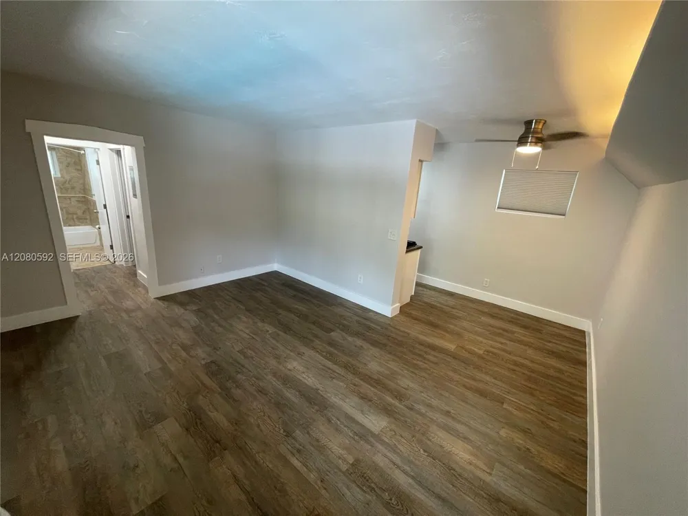 125 Edgewater Dr #12A Coral Gables, FL 33133