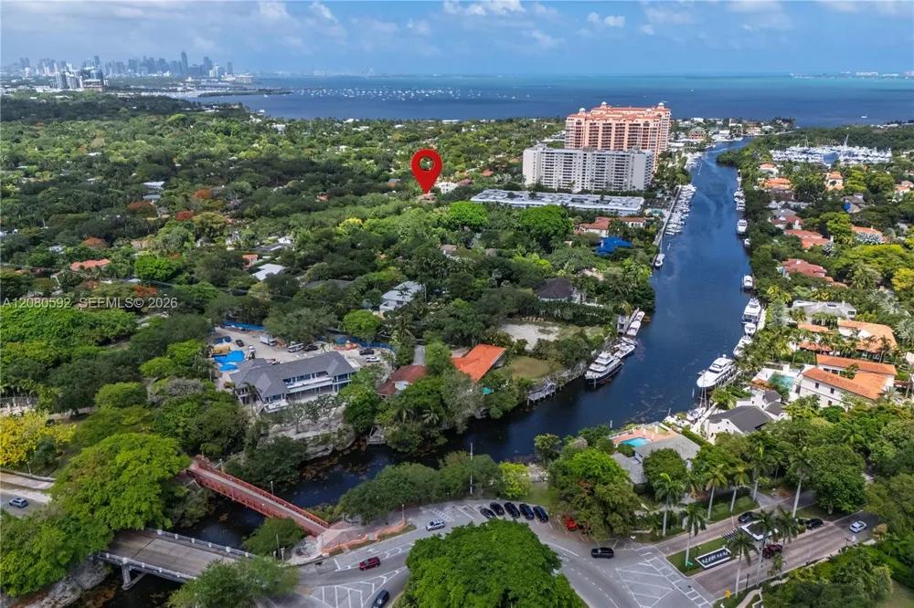 125 Edgewater Dr #12A Coral Gables, FL 33133