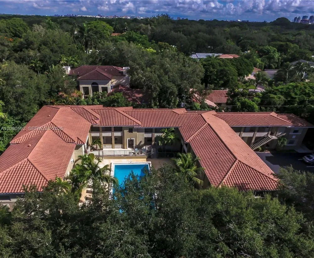 125 Edgewater Dr #12A Coral Gables, FL 33133