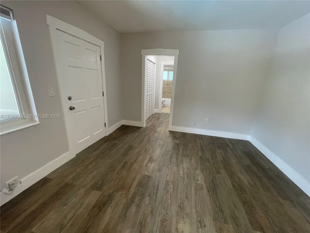 125 Edgewater Dr #12A Coral Gables, FL 33133