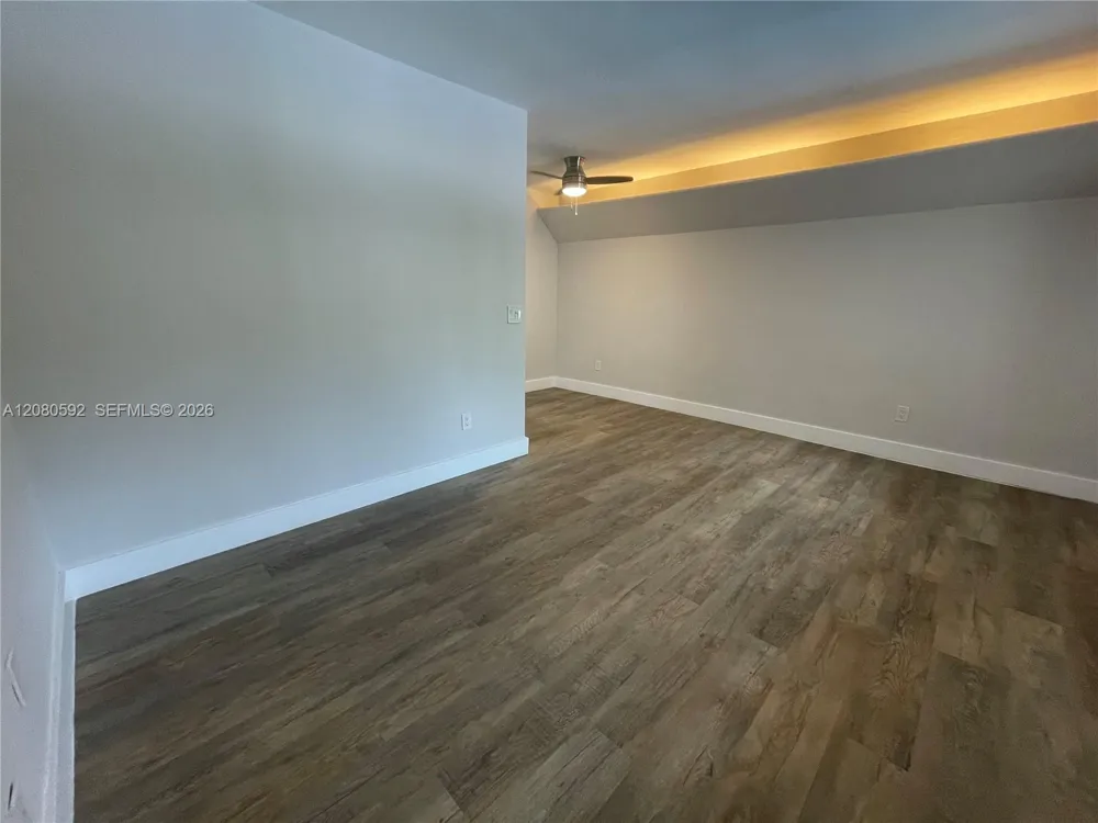 125 Edgewater Dr #12A Coral Gables, FL 33133