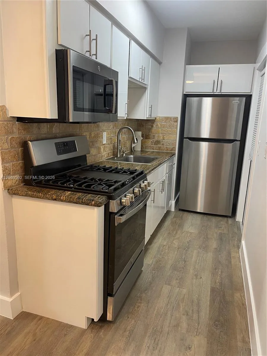 125 Edgewater Dr #12A Coral Gables, FL 33133