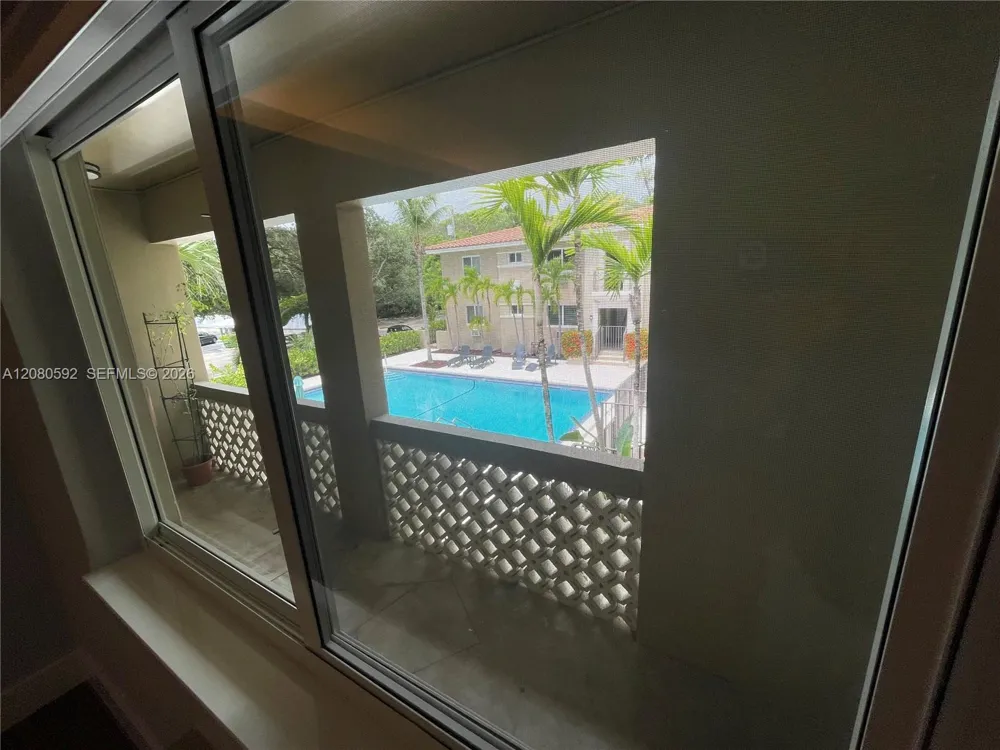 125 Edgewater Dr #12A Coral Gables, FL 33133