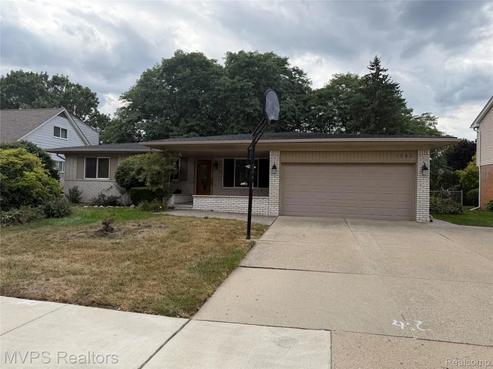 5043 Blair Drive Troy City, MI 48085