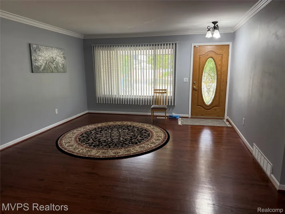5043 Blair Drive Troy City, MI 48085