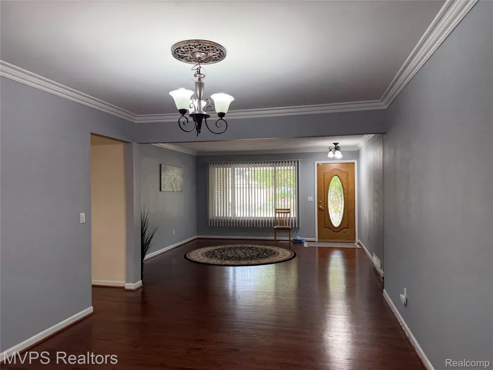 5043 Blair Drive Troy City, MI 48085