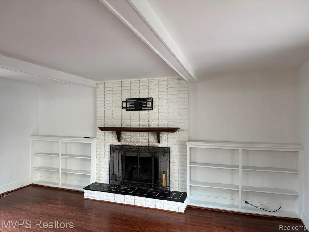 5043 Blair Drive Troy City, MI 48085