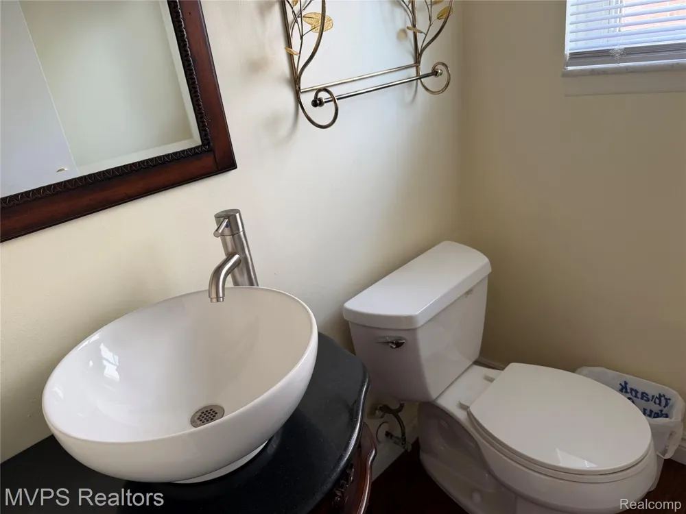 5043 Blair Drive Troy City, MI 48085