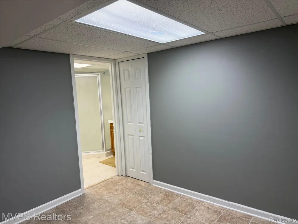5043 Blair Drive Troy City, MI 48085