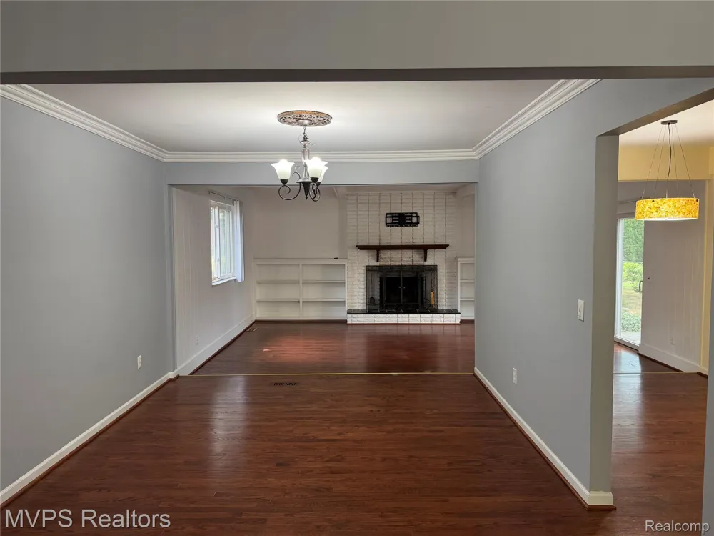 5043 Blair Drive Troy City, MI 48085