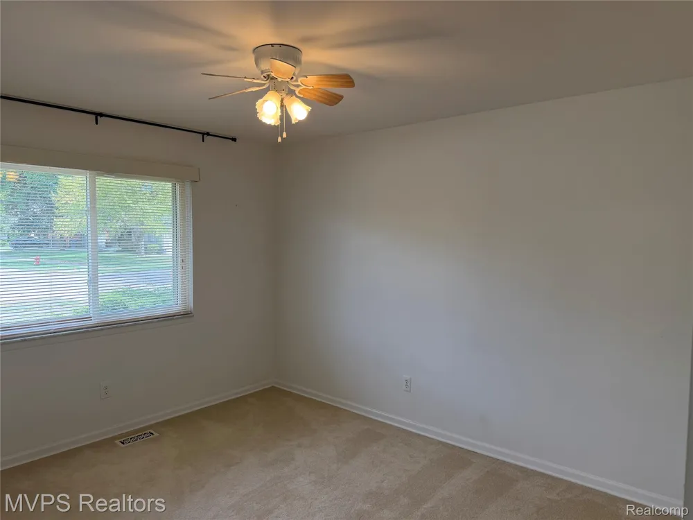 5043 Blair Drive Troy City, MI 48085