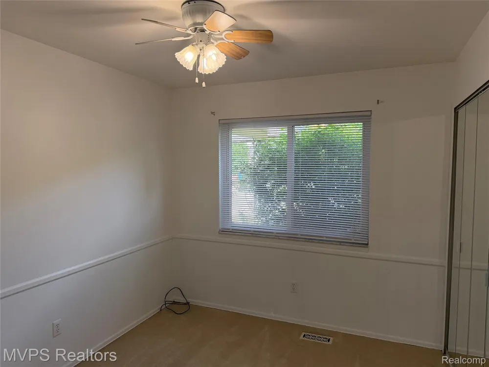 5043 Blair Drive Troy City, MI 48085