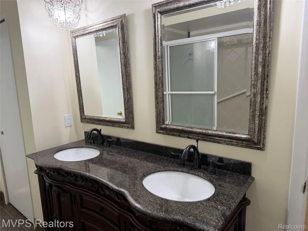 5043 Blair Drive Troy City, MI 48085