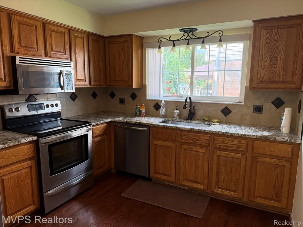 5043 Blair Drive Troy City, MI 48085