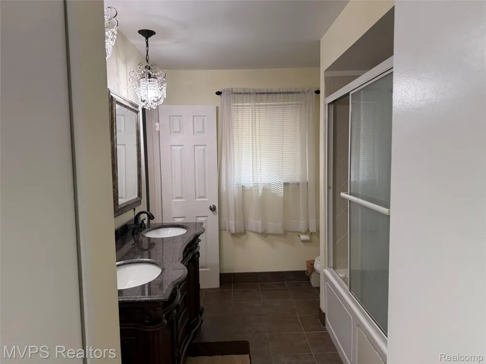 5043 Blair Drive Troy City, MI 48085