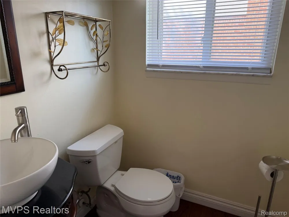 5043 Blair Drive Troy City, MI 48085