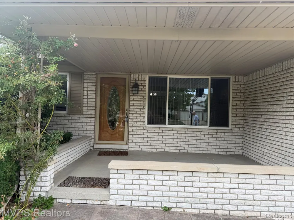5043 Blair Drive Troy City, MI 48085