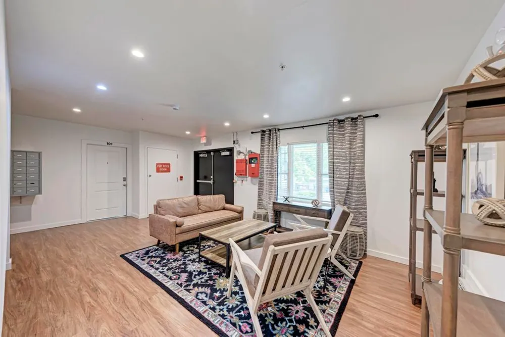 306 E 30th Street #210 Austin, TX 78705