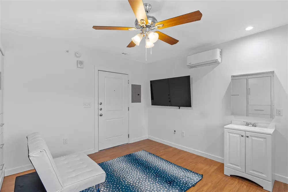 306 E 30th Street #210 Austin, TX 78705